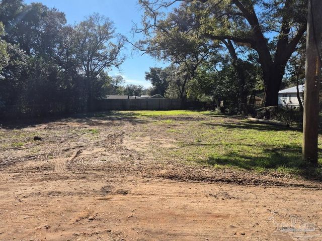 7311 Hayward St, Pensacola, FL 32526