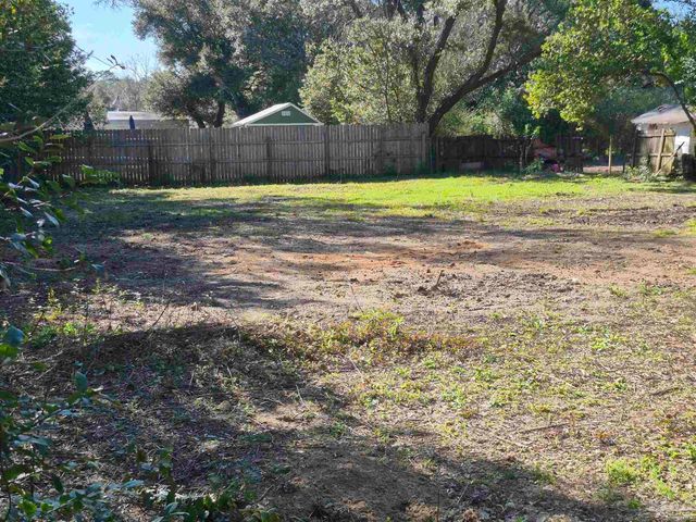 7311 Hayward St, Pensacola, FL 32526