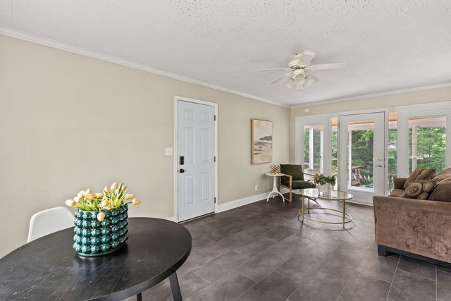 2140 Fairhaven Road, Davenport, IA 52803