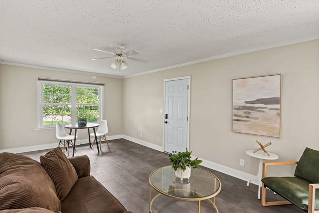 2140 Fairhaven Road, Davenport, IA 52803