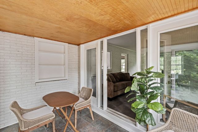 2140 Fairhaven Road, Davenport, IA 52803