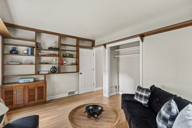 2140 Fairhaven Road, Davenport, IA 52803