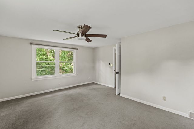 2140 Fairhaven Road, Davenport, IA 52803