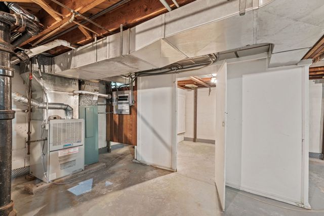 2140 Fairhaven Road, Davenport, IA 52803