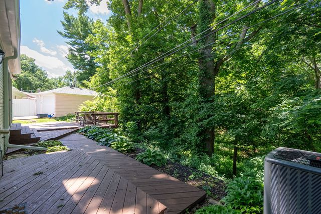 2140 Fairhaven Road, Davenport, IA 52803