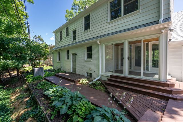 2140 Fairhaven Road, Davenport, IA 52803