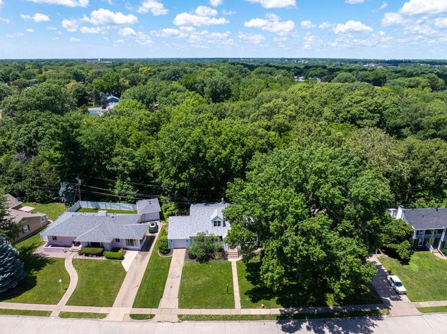 2140 Fairhaven Road, Davenport, IA 52803