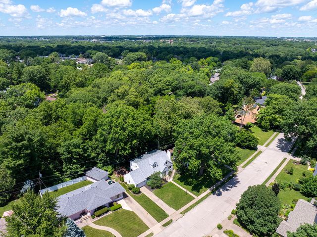 2140 Fairhaven Road, Davenport, IA 52803