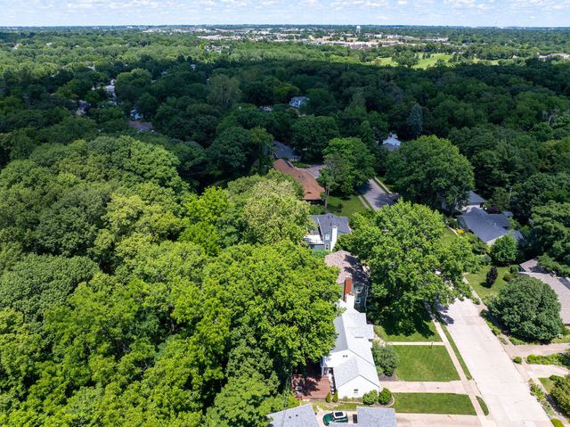 2140 Fairhaven Road, Davenport, IA 52803