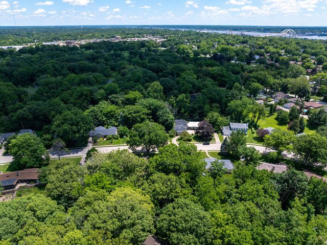 2140 Fairhaven Road, Davenport, IA 52803