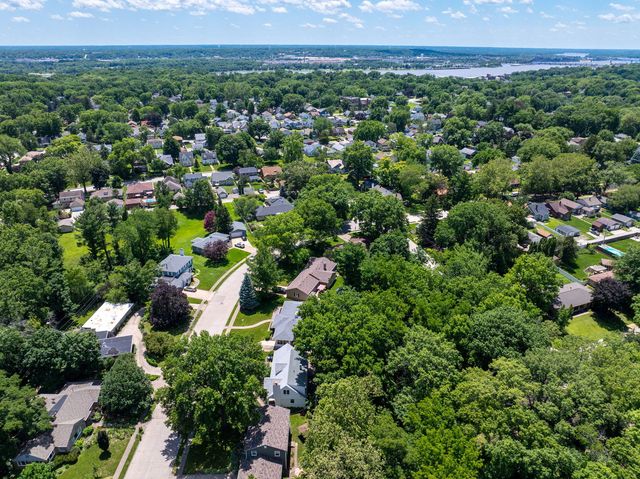 2140 Fairhaven Road, Davenport, IA 52803