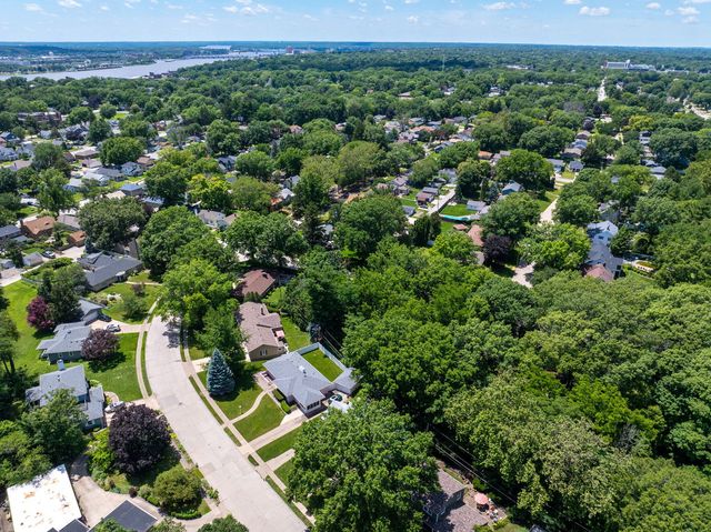 2140 Fairhaven Road, Davenport, IA 52803