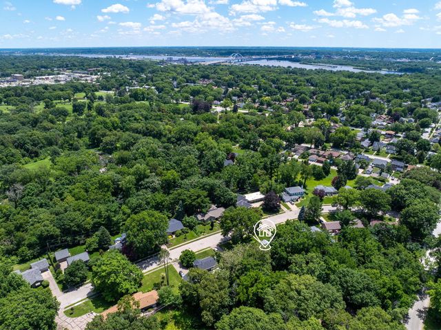 2140 Fairhaven Road, Davenport, IA 52803