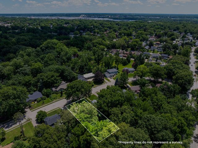 2140 Fairhaven Road, Davenport, IA 52803