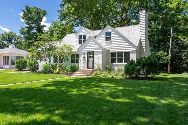 2140 Fairhaven Road, Davenport, IA 52803