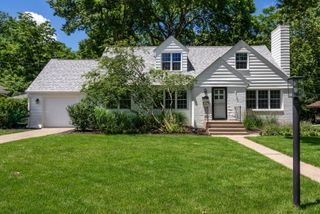 2140 Fairhaven Road, Davenport, IA 52803
