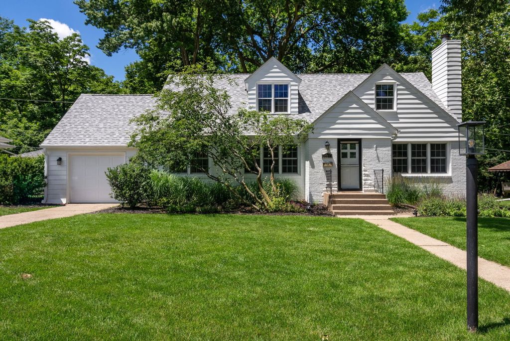 2140 Fairhaven Road, Davenport, IA 52803