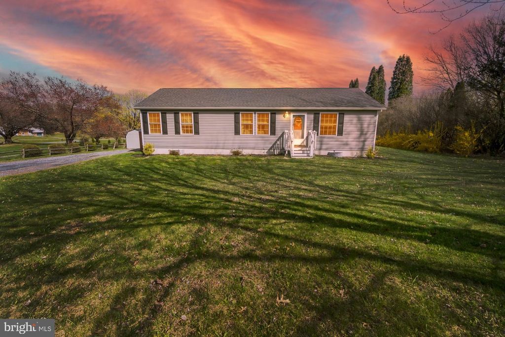 838 S DOGWOOD RD, Walnutport, PA 18088