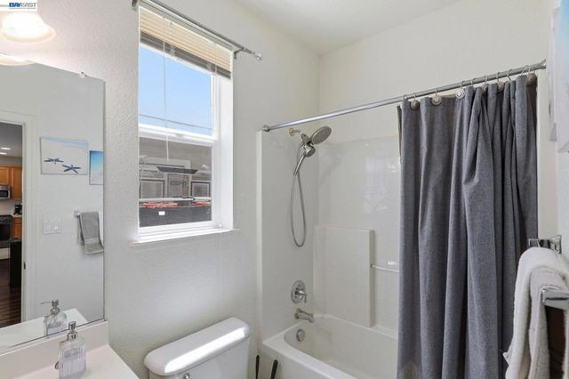 1205 Nellis Ct, Pittsburg, CA 94565