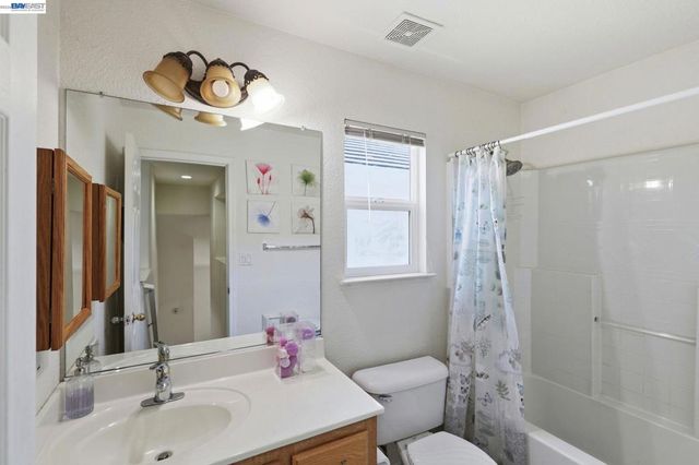 1205 Nellis Ct, Pittsburg, CA 94565