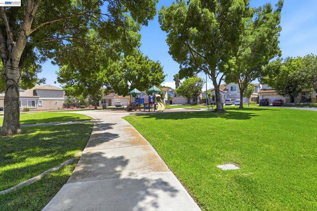 1205 Nellis Ct, Pittsburg, CA 94565