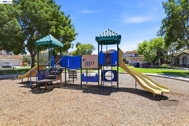 1205 Nellis Ct, Pittsburg, CA 94565
