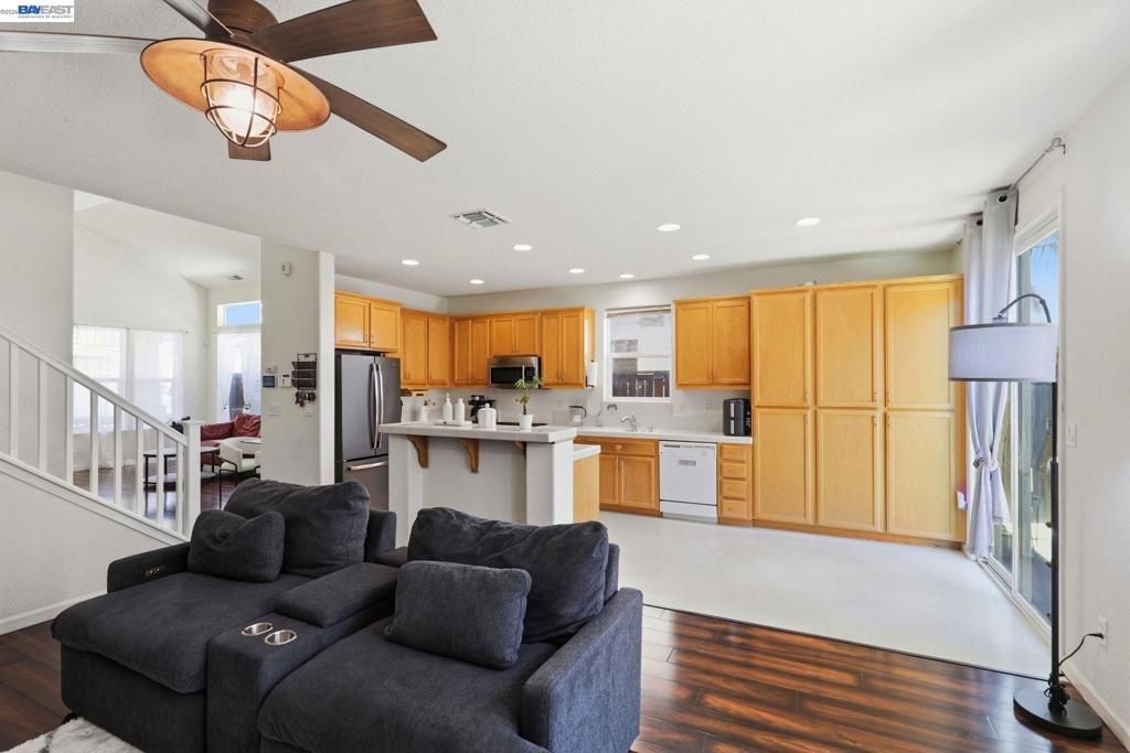 Image 12 of property listing at 1205 Nellis Ct, Pittsburg, CA 94565