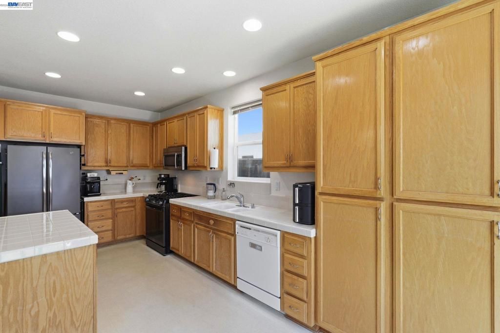 Image 14 of property listing at 1205 Nellis Ct, Pittsburg, CA 94565