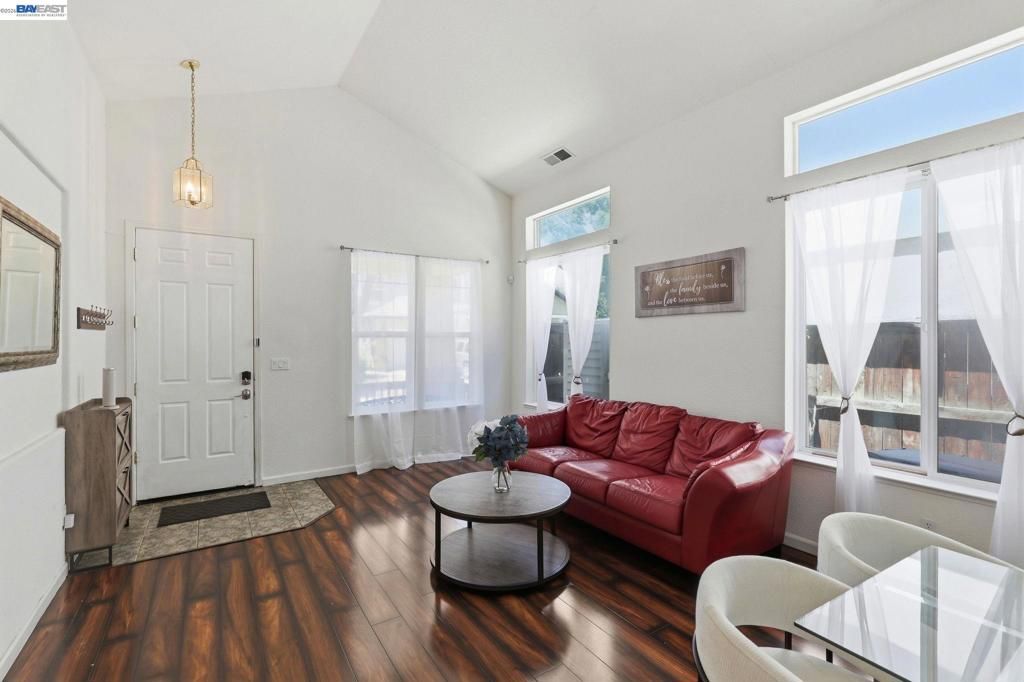 Image 8 of property listing at 1205 Nellis Ct, Pittsburg, CA 94565