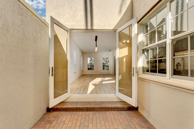 406 NW 25th Avenue, Boynton Beach, FL 33426