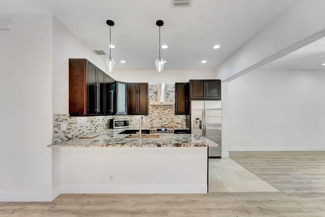 406 NW 25th Avenue, Boynton Beach, FL 33426