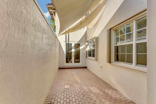 406 NW 25th Avenue, Boynton Beach, FL 33426