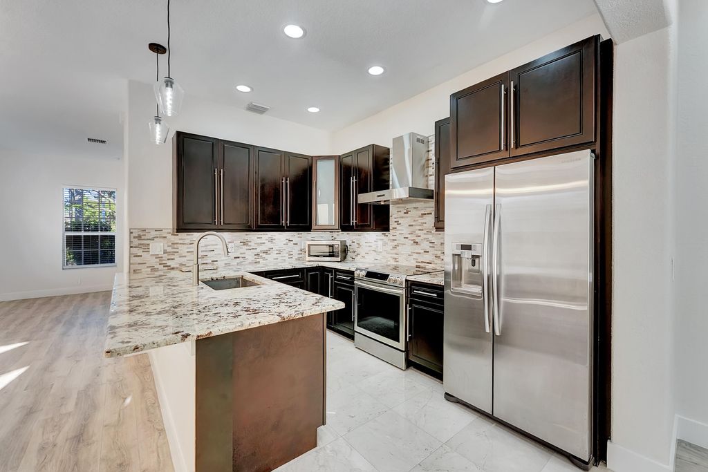 406 NW 25th Avenue, Boynton Beach, FL 33426