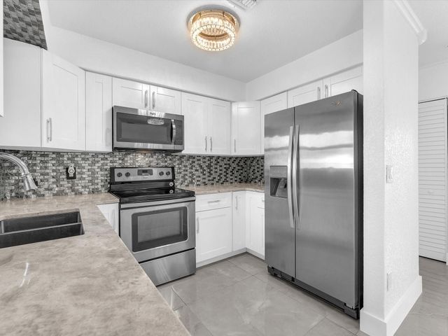 2731 NW 9th St, Pompano Beach, FL 33069