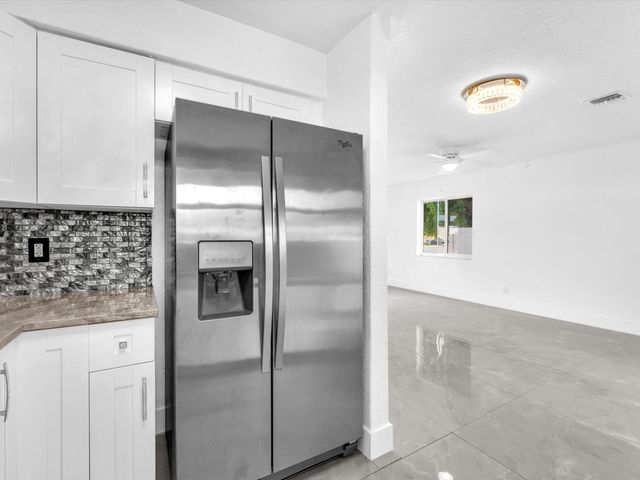 2731 NW 9th St, Pompano Beach, FL 33069