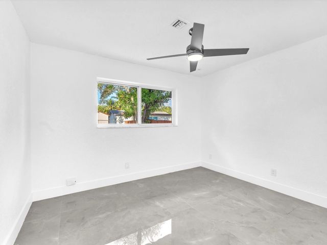 2731 NW 9th St, Pompano Beach, FL 33069