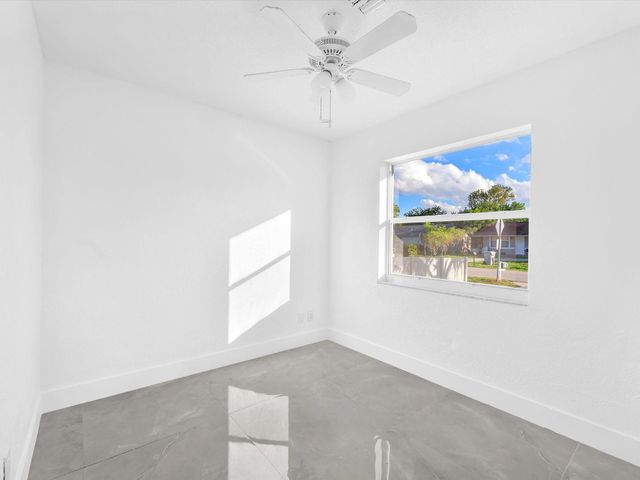 2731 NW 9th St, Pompano Beach, FL 33069