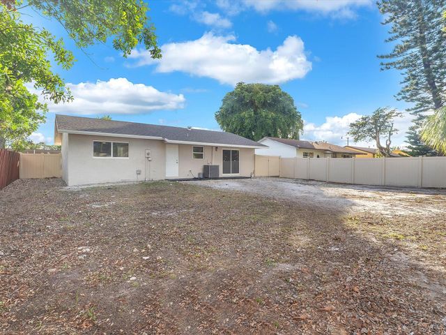 2731 NW 9th St, Pompano Beach, FL 33069