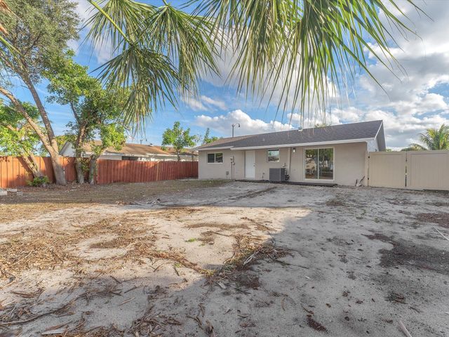 2731 NW 9th St, Pompano Beach, FL 33069