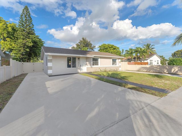 2731 NW 9th St, Pompano Beach, FL 33069