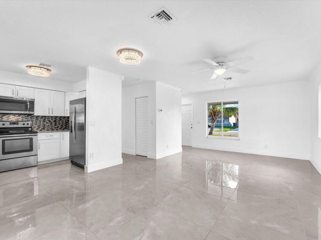 2731 NW 9th St, Pompano Beach, FL 33069