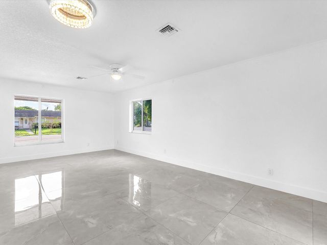 2731 NW 9th St, Pompano Beach, FL 33069