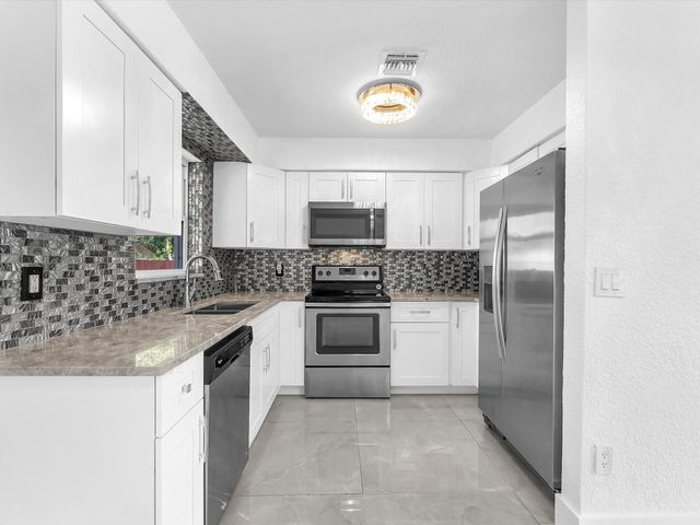 2731 NW 9th St, Pompano Beach, FL 33069