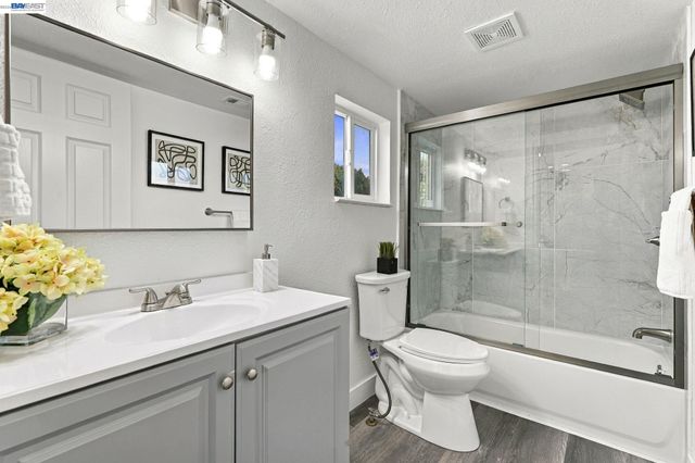 890 Bissell Ct, Richmond, CA 94801