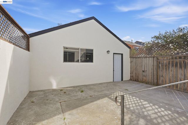 890 Bissell Ct, Richmond, CA 94801