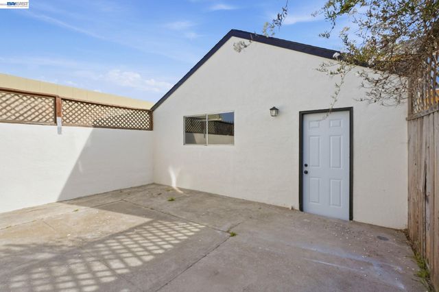 890 Bissell Ct, Richmond, CA 94801