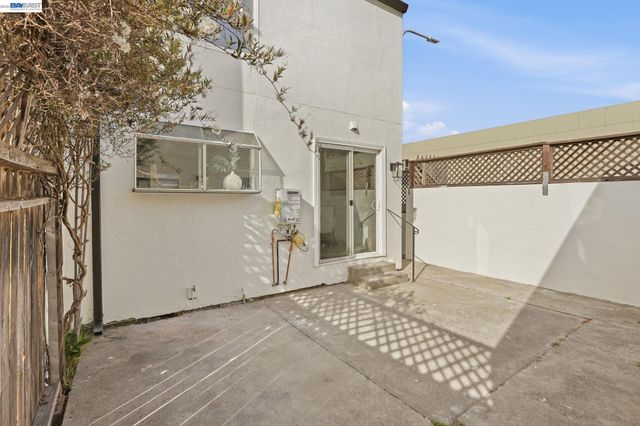 890 Bissell Ct, Richmond, CA 94801