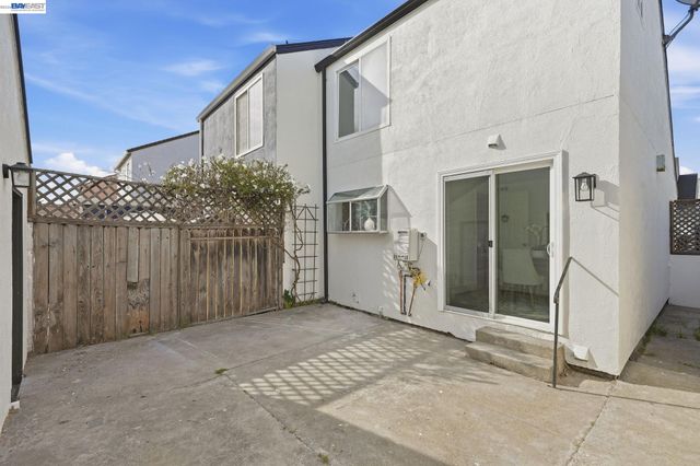 890 Bissell Ct, Richmond, CA 94801