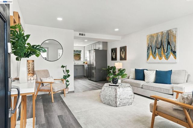 890 Bissell Ct, Richmond, CA 94801
