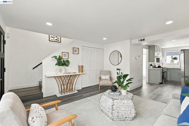 890 Bissell Ct, Richmond, CA 94801